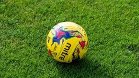 吴艳妮惊艳折桂，连破三人纪录再获一金，田径女神自信宣言：自信女性最迷人